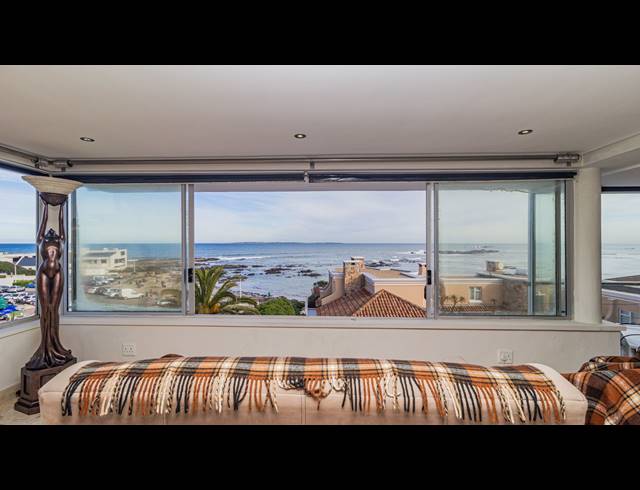 6 BEDROOM HOUSE FOR SALE IN BLOUBERGSTRAND